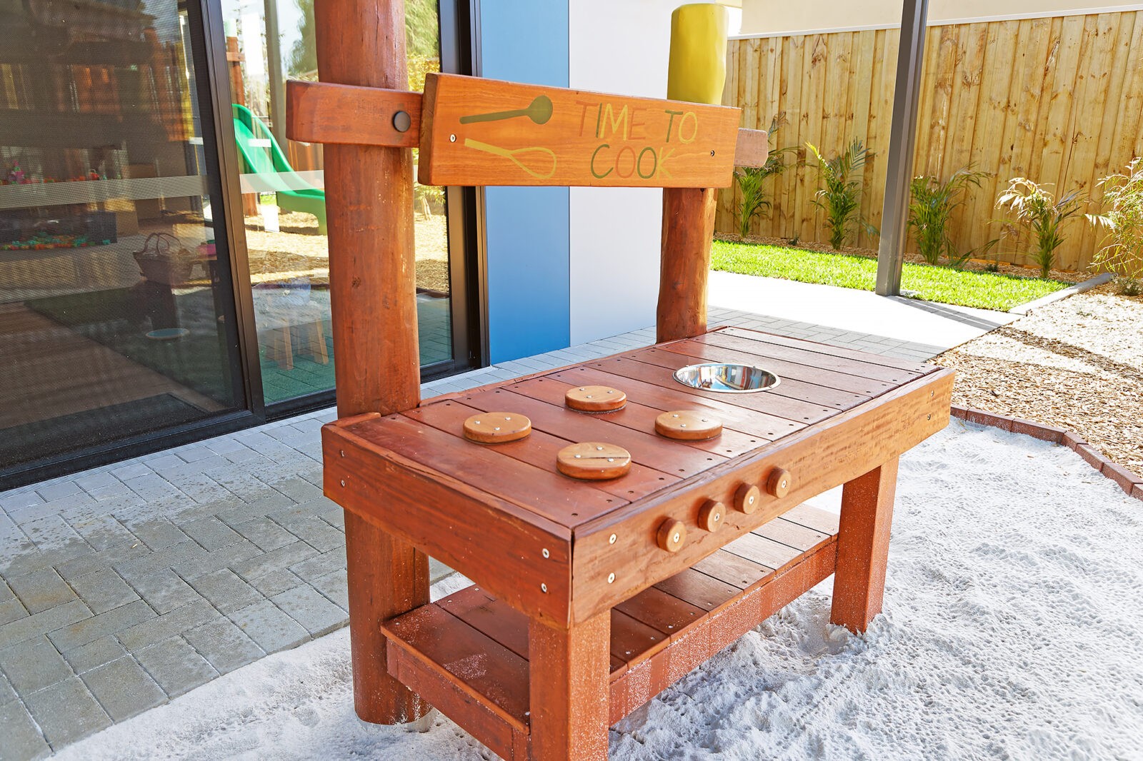 Little Cooker Kitchen | Create culinary adventures with this charming West Australian Jarrah Little Cooker Kitchen, featuring a stainless steel basin and interactive elements for engaging sand and mud play. | VRI