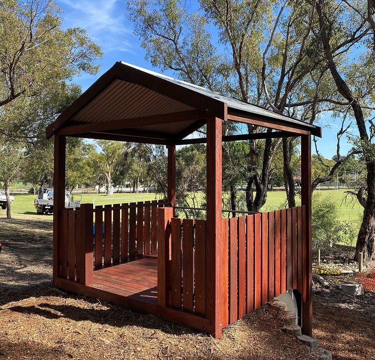 Maximize the use of your sloped site with our innovative Takari Cubby platform, featuring ground-level access and challenging rope climbs leading to a shaded elevated deck crafted from West Australian Jarrah.