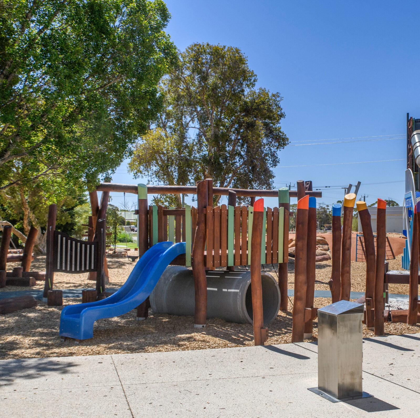 Beldon Platform | Discover the Beldon Platform structure, featuring an cool concrete tunnel retreat, elevated play deck, and climbing challenges crafted from West Australian Jarrah. | VRI