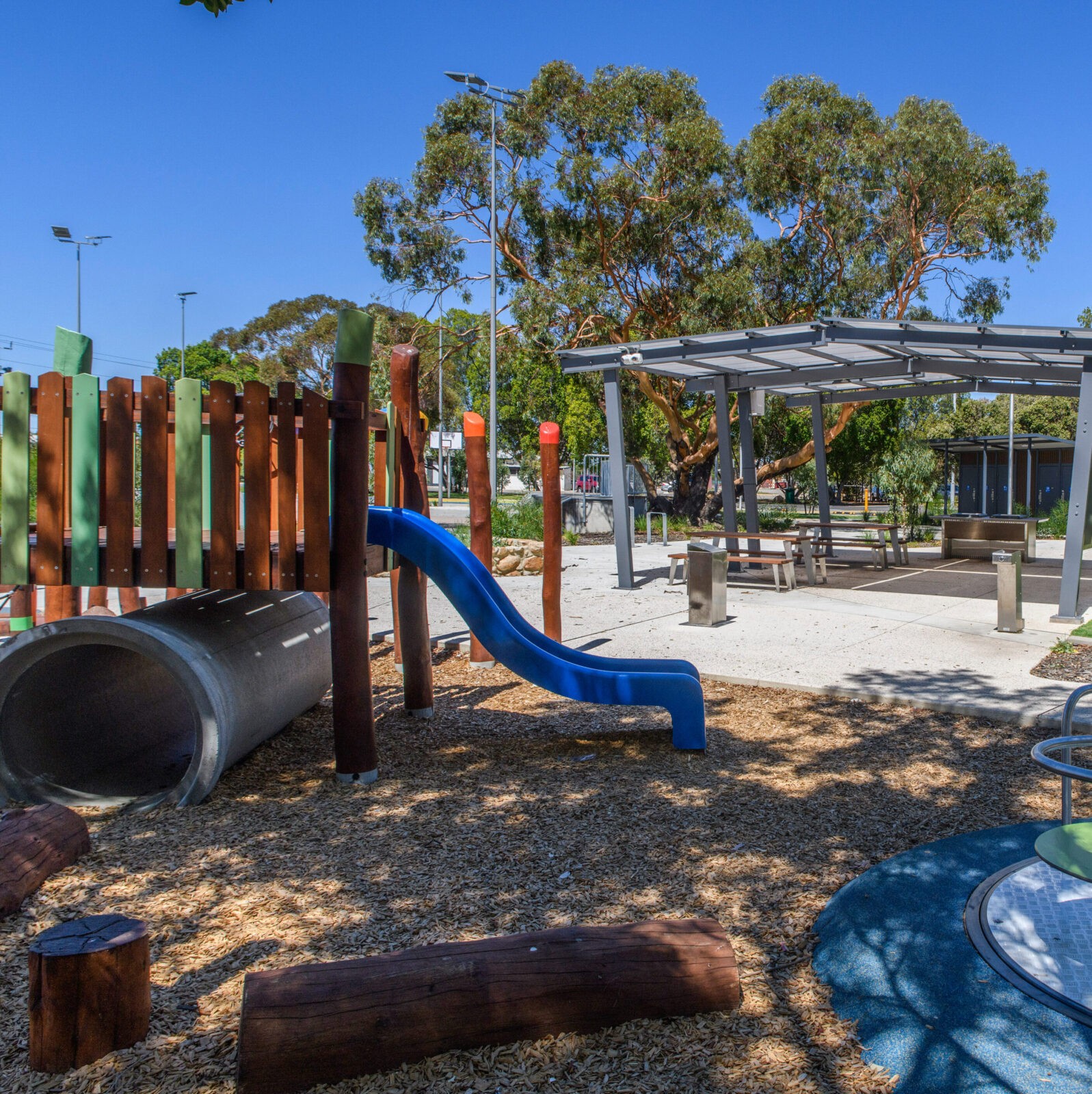 Beldon Platform | Discover the Beldon Platform structure, featuring an cool concrete tunnel retreat, elevated play deck, and climbing challenges crafted from West Australian Jarrah. | VRI