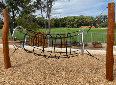 Rope Tunnel Traverse | Challenge adventurers with our dynamic Rope Tunnel Traverse, featuring stainless steel rings and an innovative rope matrix creating an exciting suspended tunnel experience. | VRI
