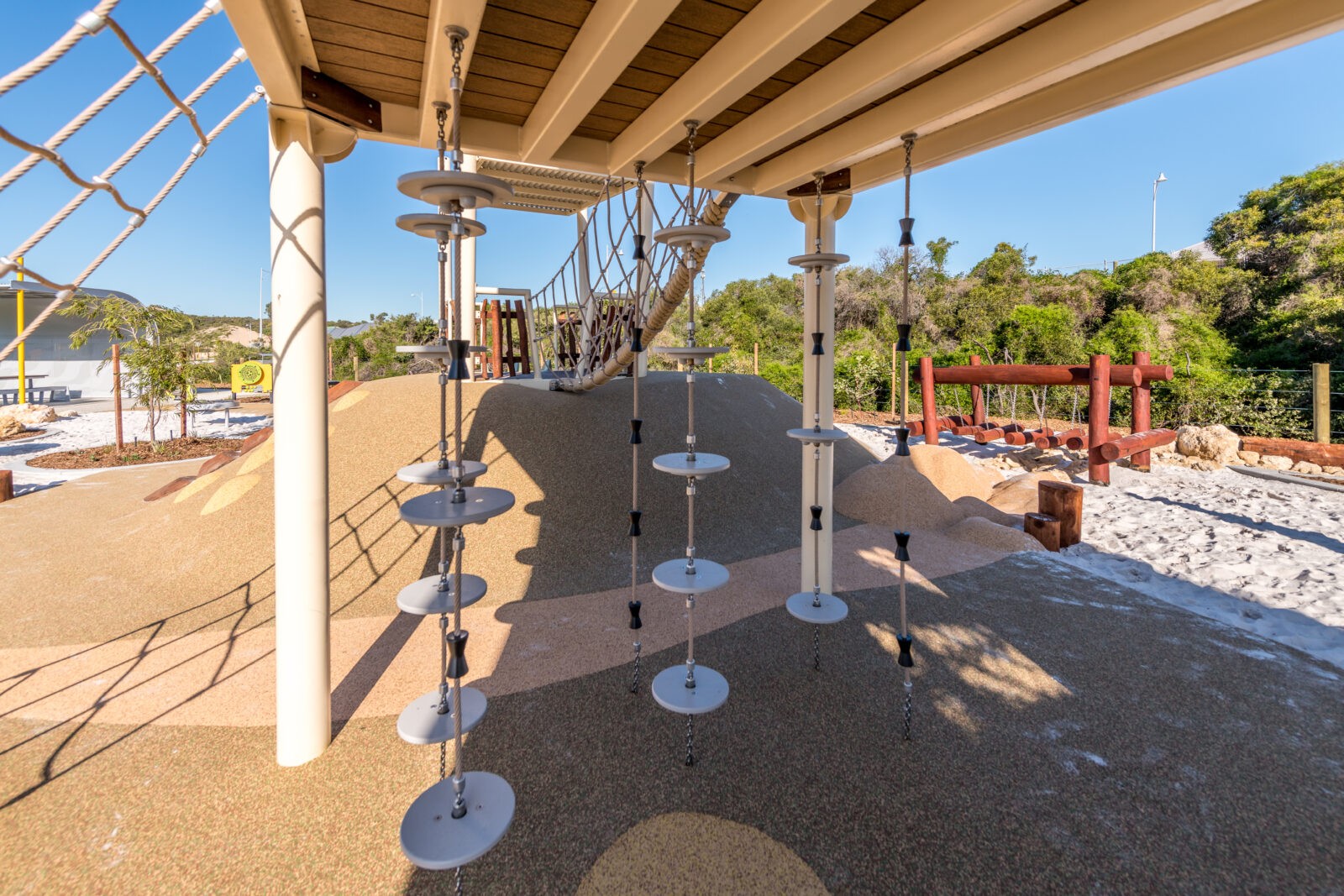 Pommel Walk | Challenge adventurers with our innovative Pommel Walk, featuring suspended HDPE stepping platforms and premium construction for an exciting balance and coordination experience. | VRI