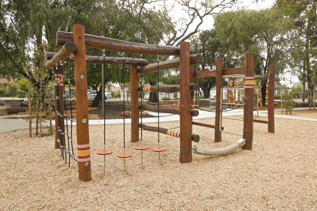 Maniana Monkey Climber Jarrah climbing structure disc steps rope traverse Maniana Park Queens Park by Van Ryt Industries