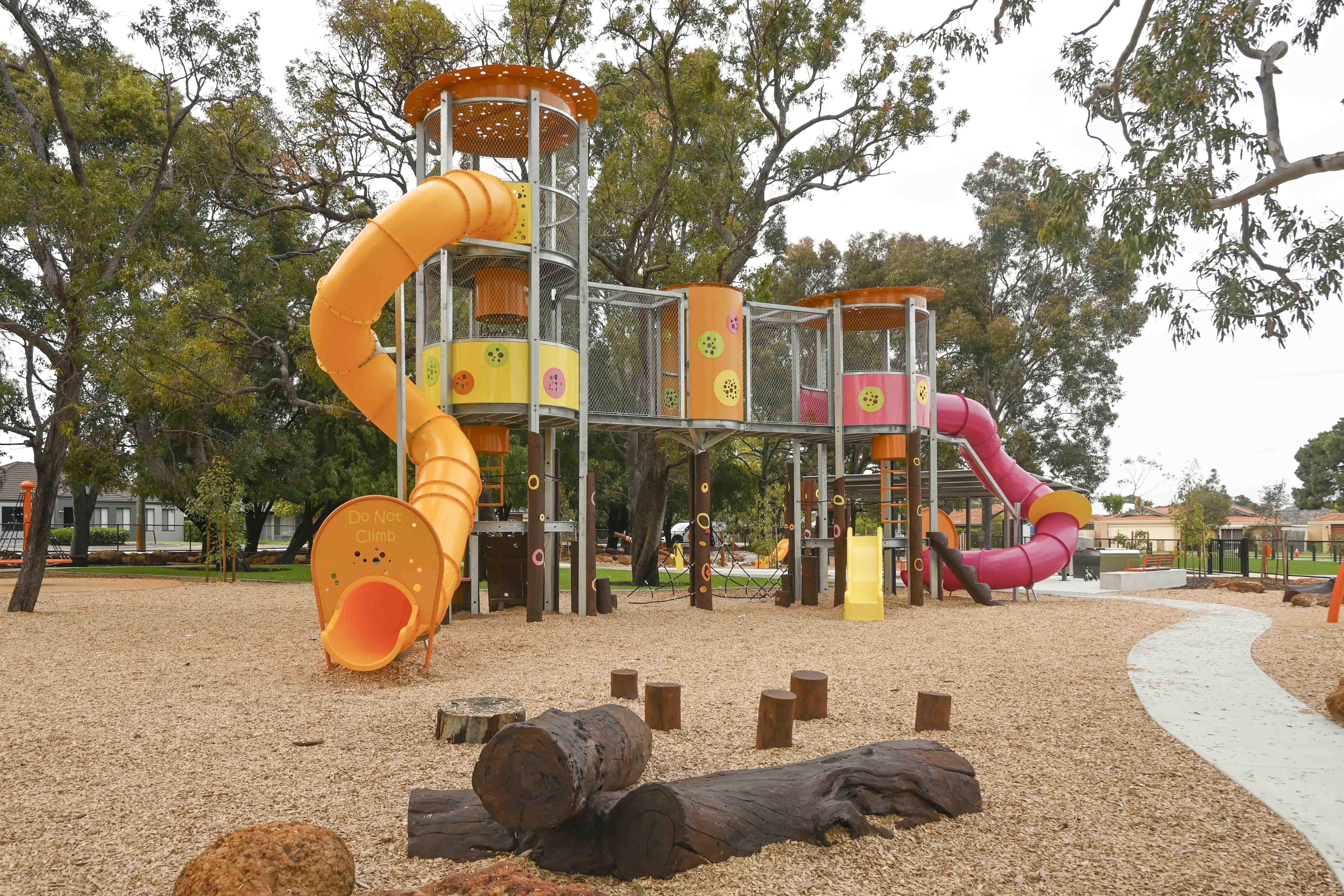nature play zone Stepping Stumps Logs Balance Beam Wide Maniana Park Queens Park by Van Ryt Industries
